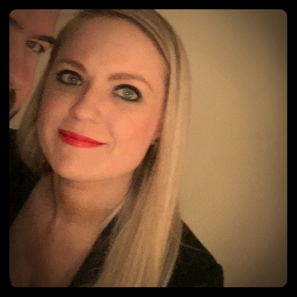 Meet your Posher, Kristen - Picture 1 of 1